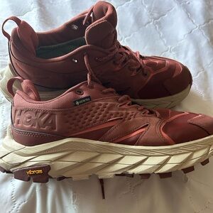 Hoka vibram shoes for women